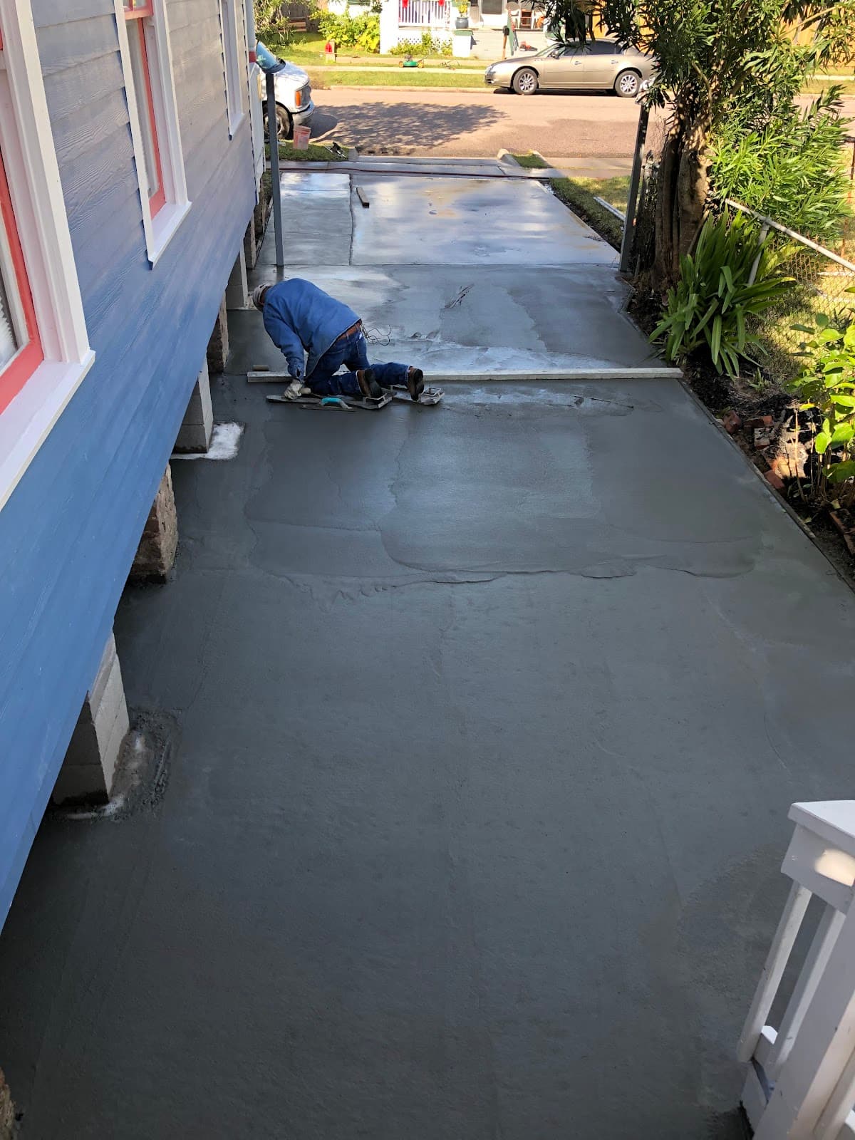 Lonestar crew pouring a driveway